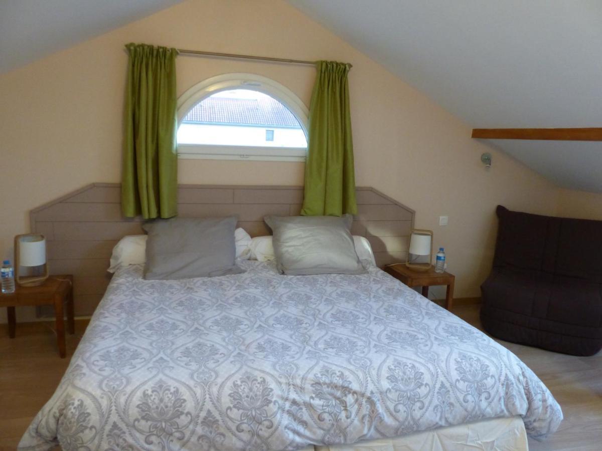 Bed and Breakfast Les Enselmes Montagnieu  Esterno foto